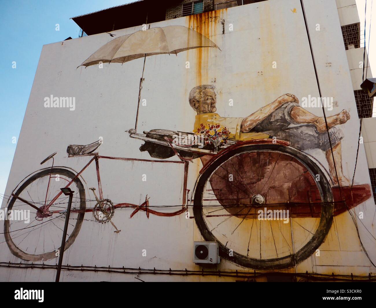 Trishaw man von Ernest Zacharevic Street Art in Georgetown Penang Malaysia Stockfoto