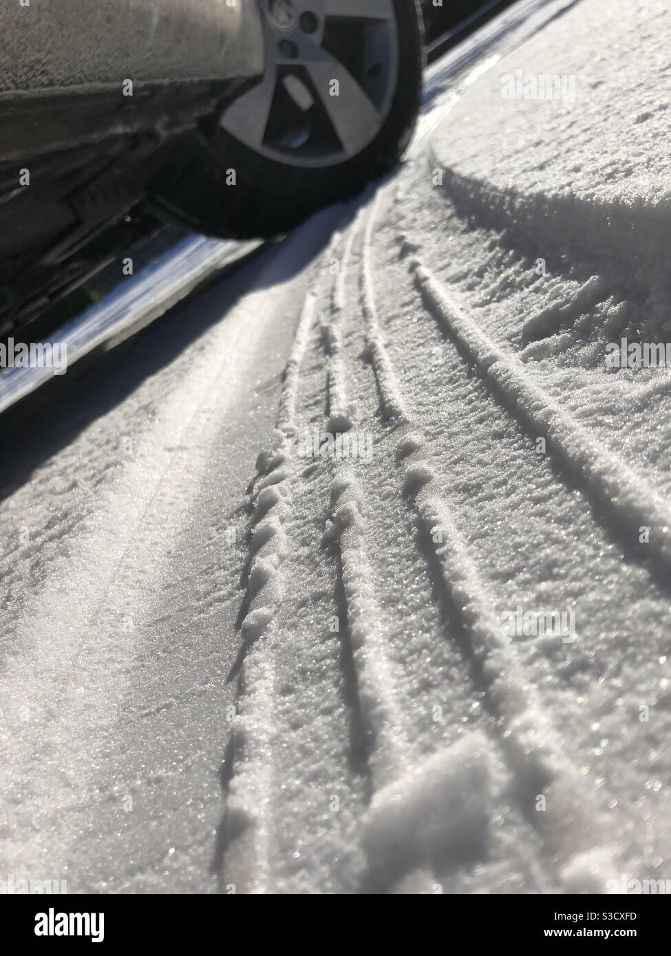 Auto im Schnee Stockfoto