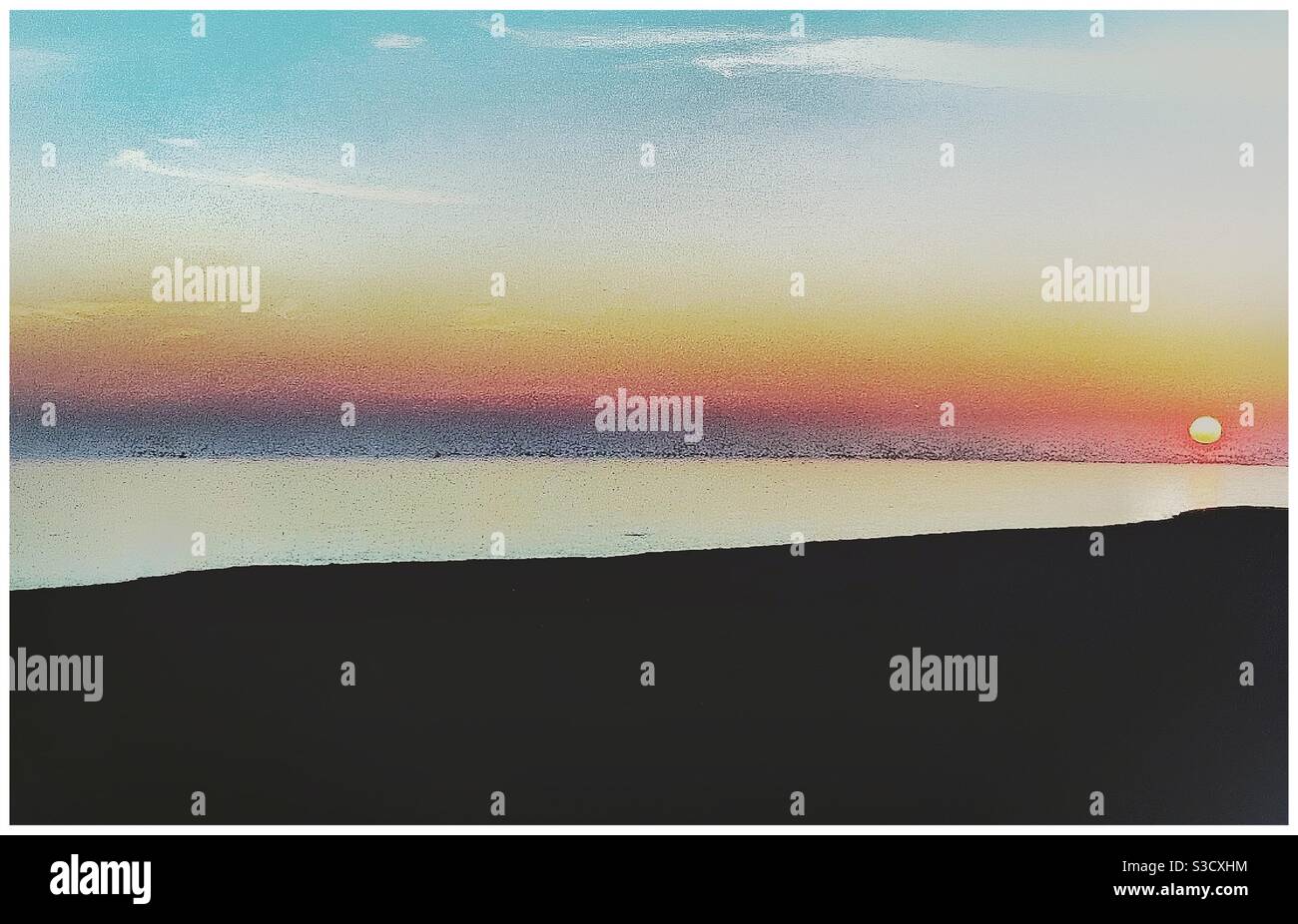 Ein einsamer Strand. - Smartphone-aufgenommenes Stockfoto