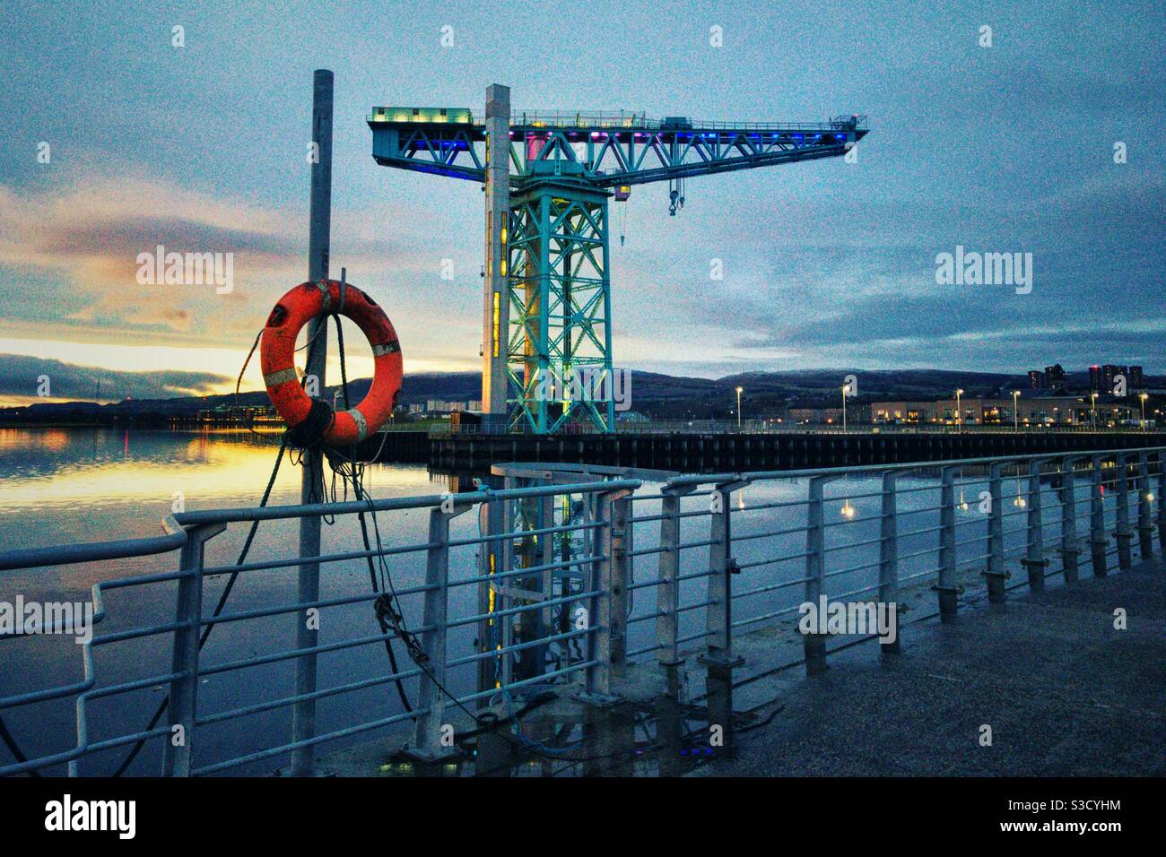 Titan Crane Clydebank bei Sonnenuntergang. Stockfoto