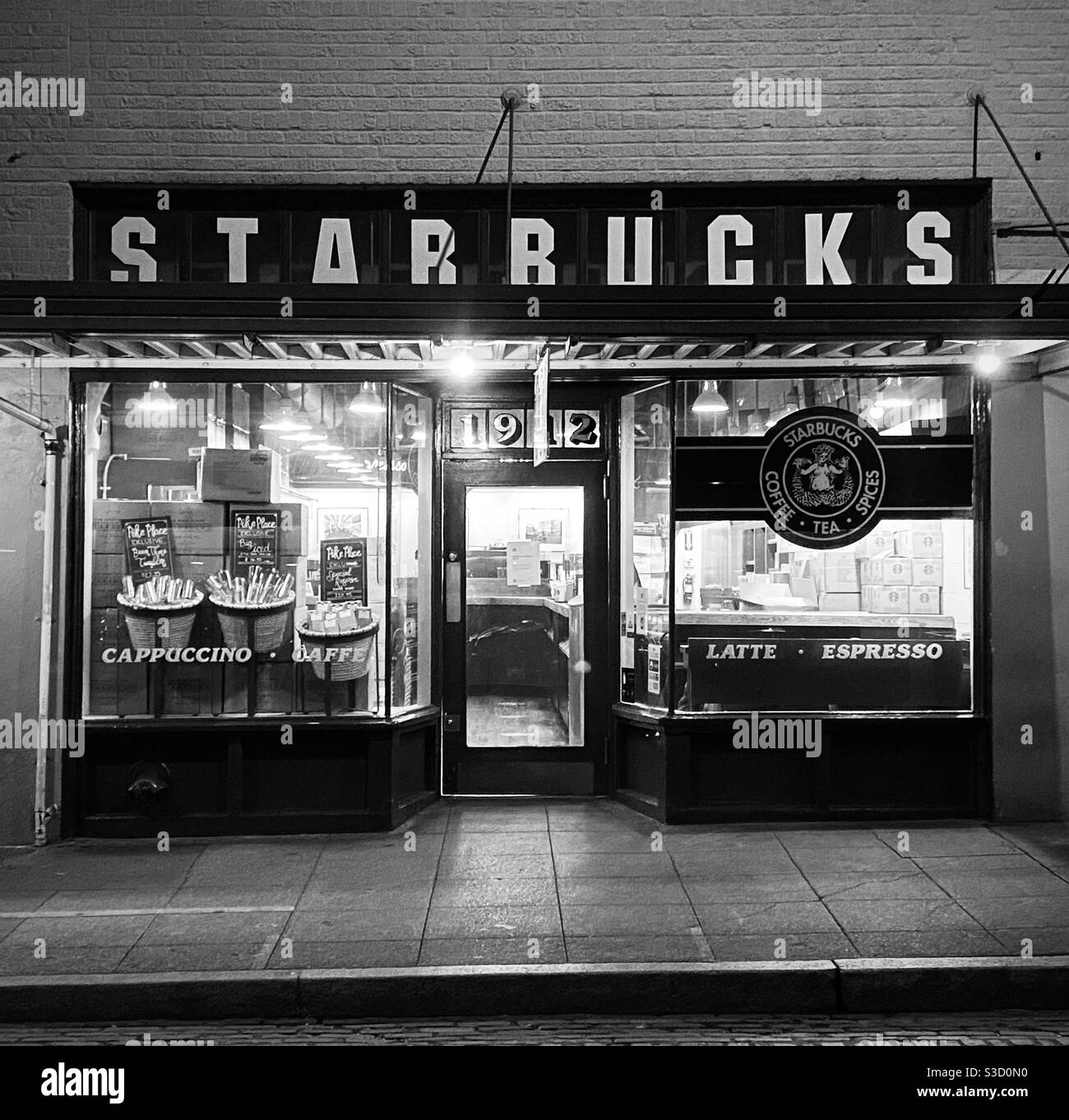 Der ursprüngliche Starbucks Store im Pike Place Market in Seattle Stockfoto