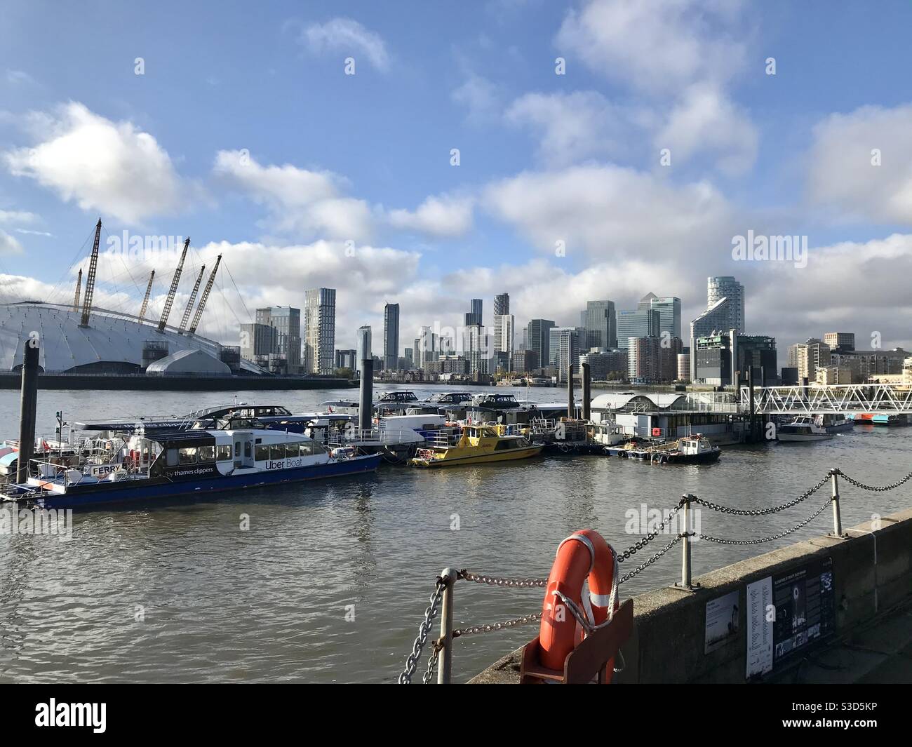 Blick auf die Docklands - Smartphone-aufgenommenes Stockfoto