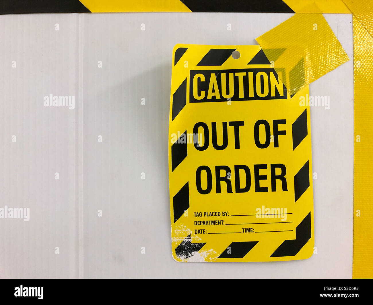 Ein Warnschild, das nicht in Ordnung ist Stockfoto