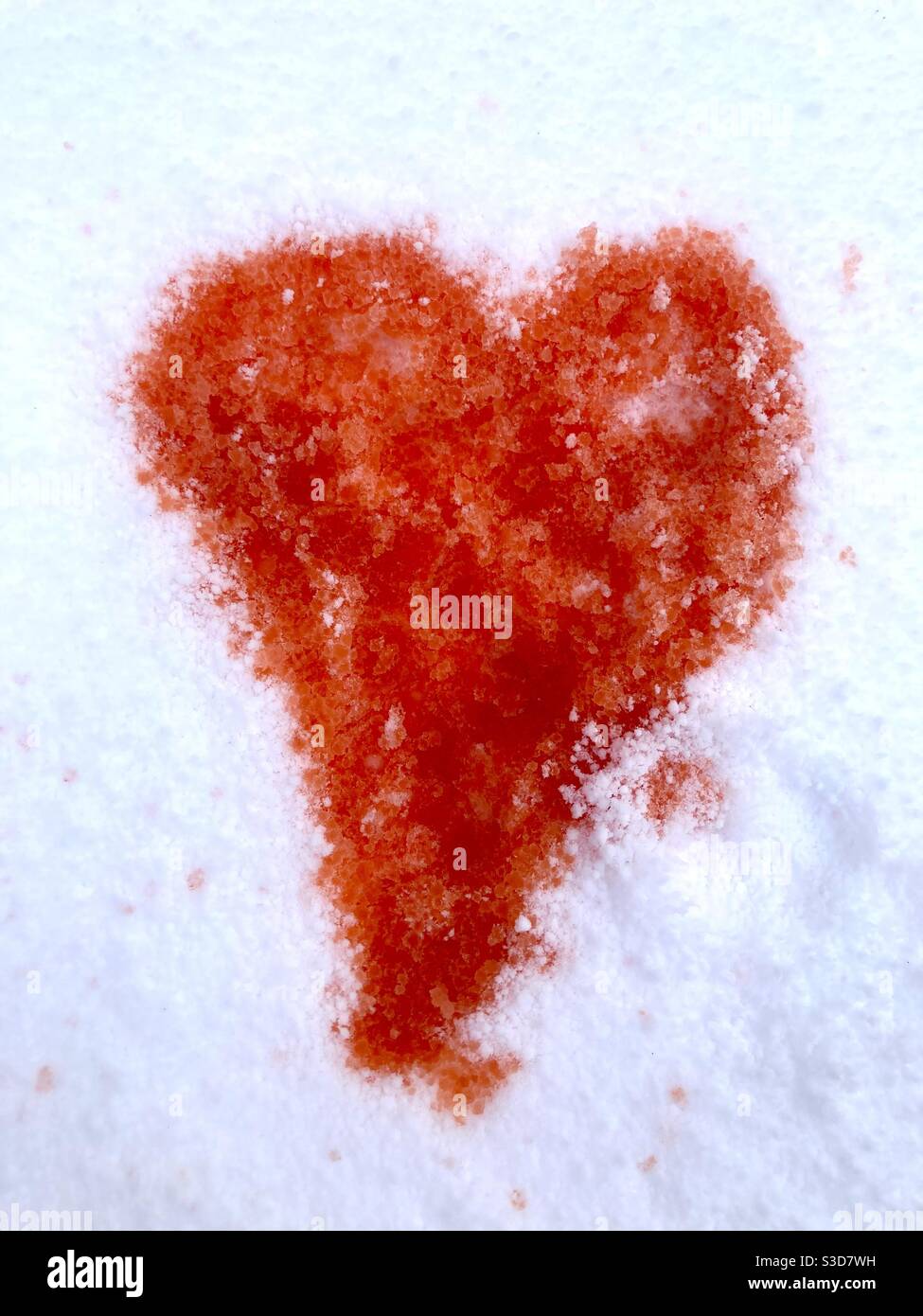 Rotes Herz Im Schnee Stockfotos Und Bilder Kaufen Alamy