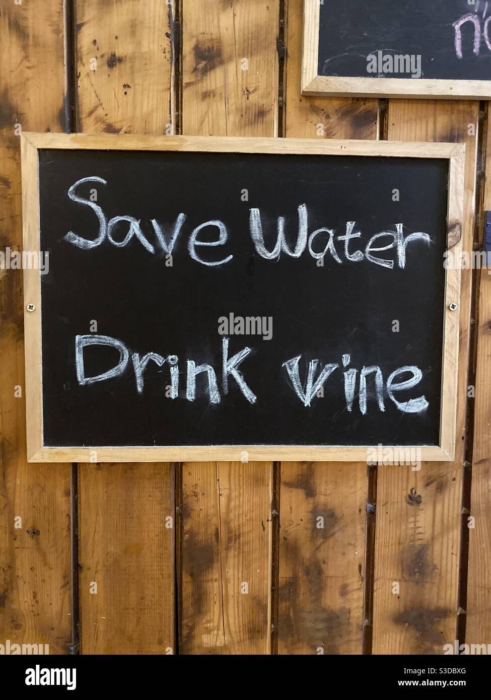Sparen Sie Wasser trinken Wein Stockfoto