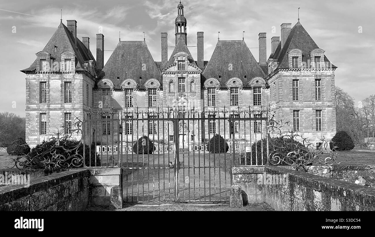 Château de Saint-Loup sur Thouet Frankreich - Smartphone-aufgenommenes Stockfoto