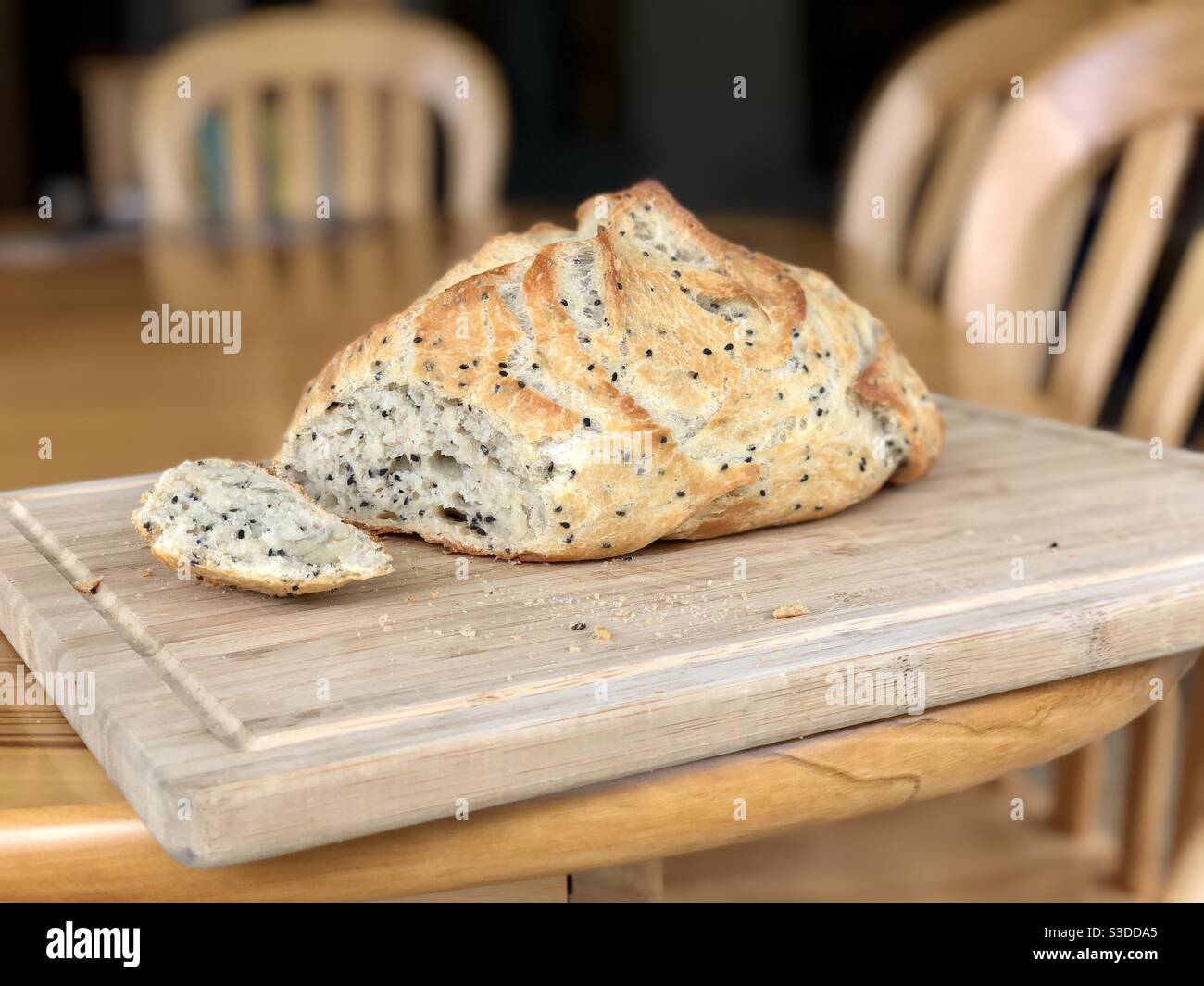 Hausgemachte frische Brot - Smartphone-aufgenommenes Stockfoto
