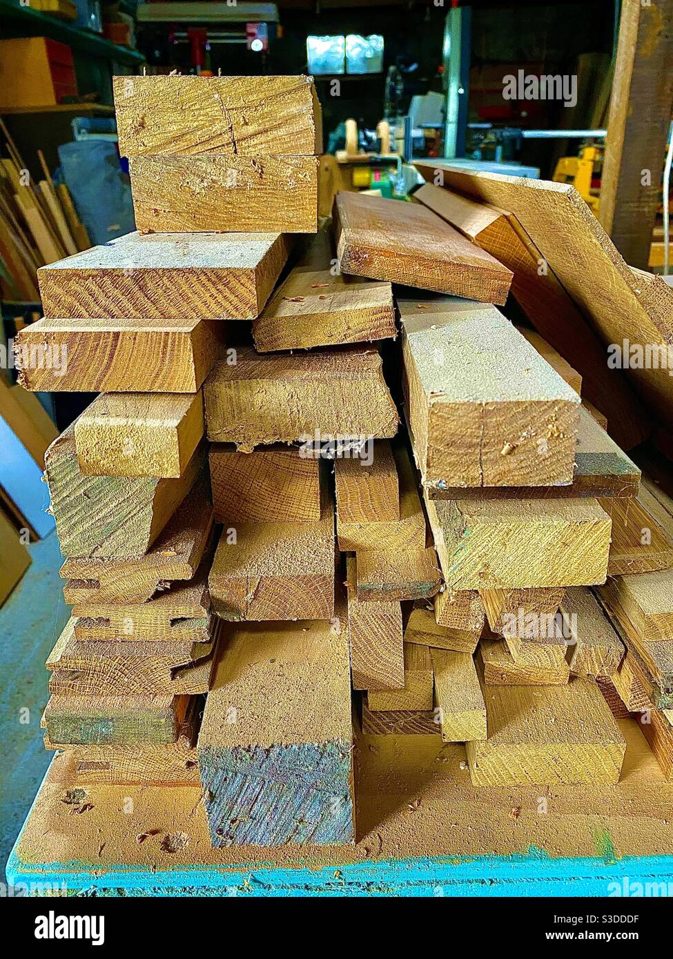 Holzreste-Vorrat - Smartphone-aufgenommenes Stockfoto