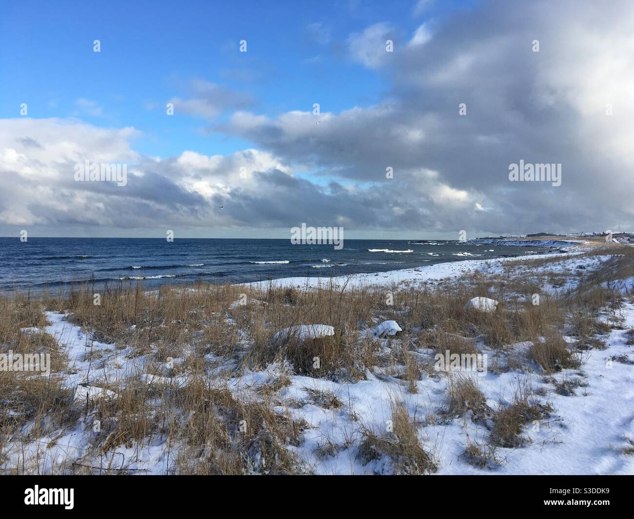 Winterschnee an der Aberdeenshire Coast, Fraserburgh, Schottland Stockfoto