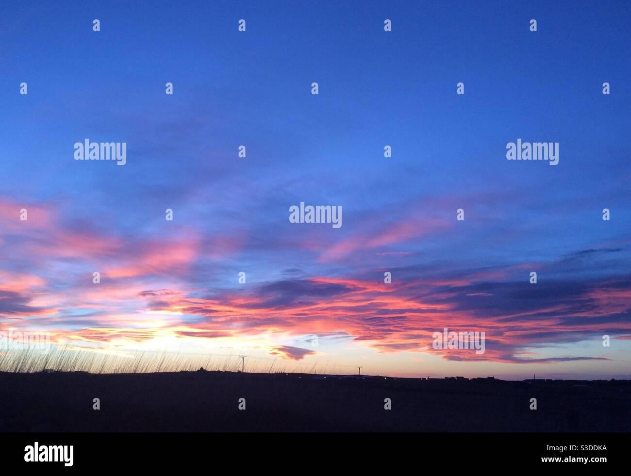 Sonnenuntergang Farben auf den Wolken - Himmel auf Feuer Stockfoto