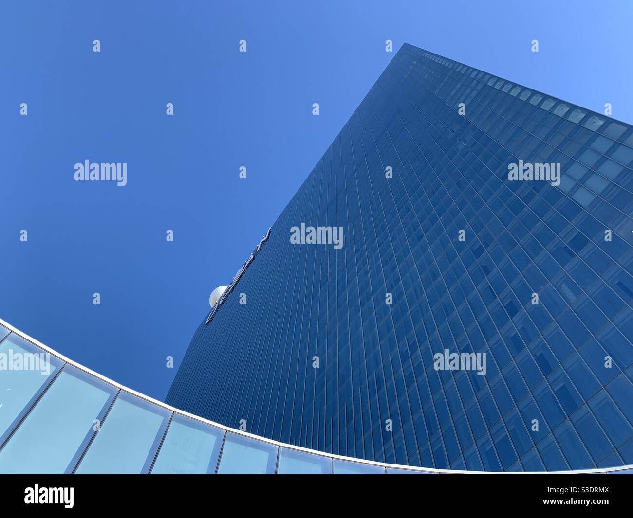 Ocean Casino Resort Architektur vom Eclipse Pool aus gesehen, Atlantic City, New Jersey, USA - Smartphone-aufgenommenes Stockfoto