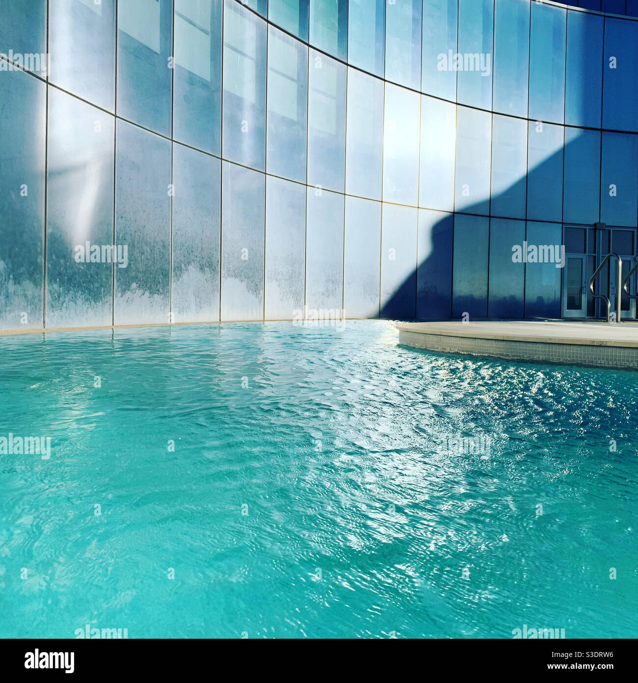 Oktober 2020. Im Außenbereich des Eclipse Indoor/Outdoor Pools, Ocean Casino Resort, Atlantic City, New Jersey, USA - Smartphone-aufgenommenes Stockfoto