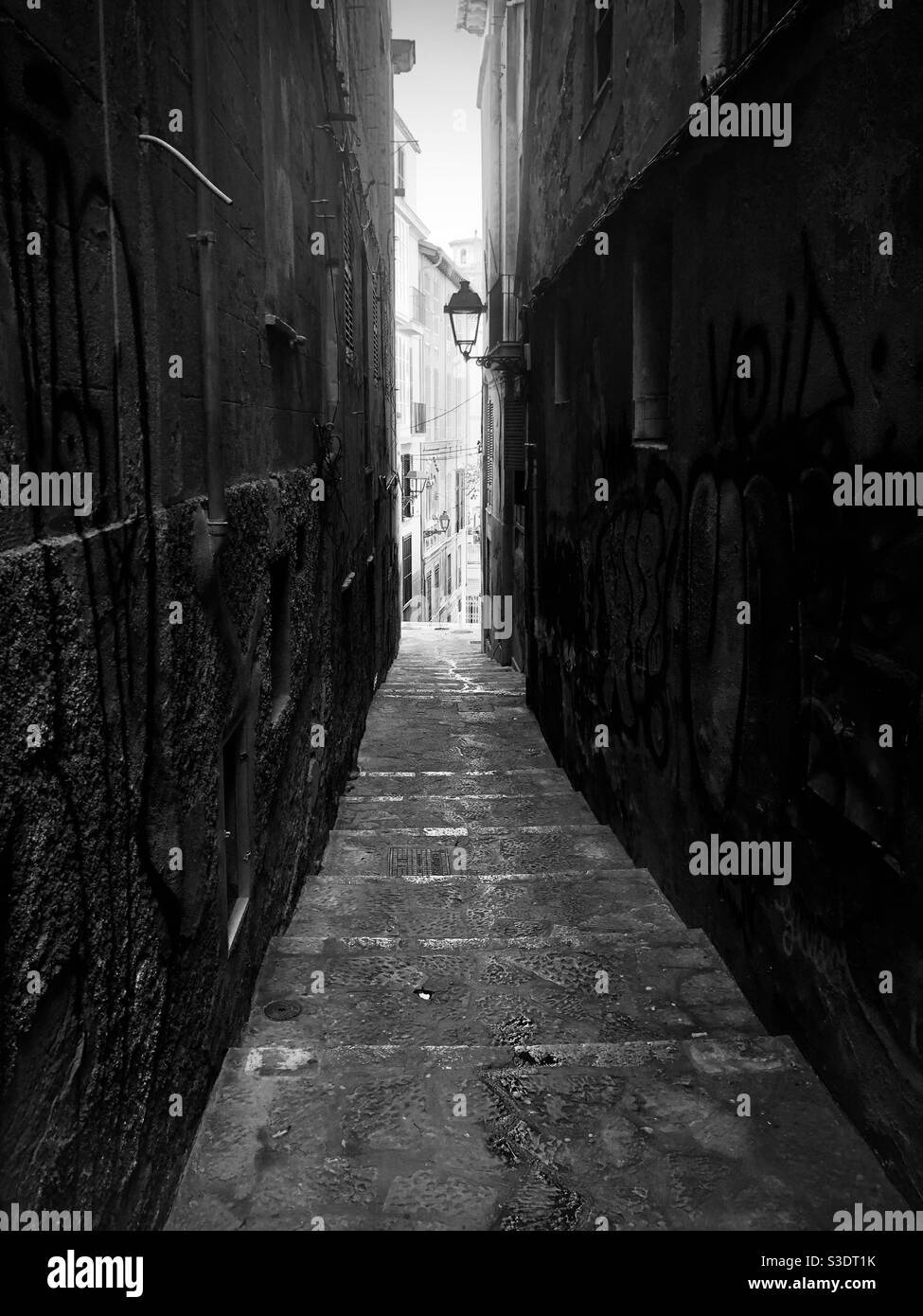 Gasse im Casco Antiguo von Palma de Mallorca - Smartphone-aufgenommenes Stockfoto