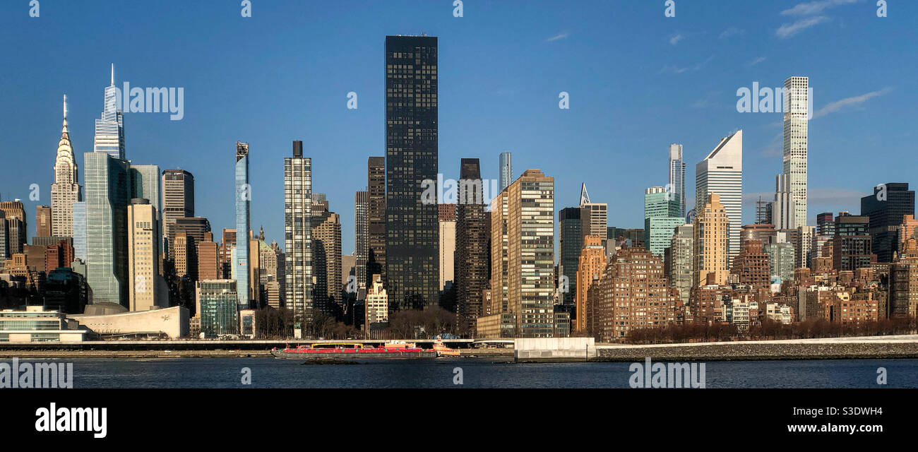 Panoramablick auf Midtown Manhattan vom Hunters Point South Park Stockfoto