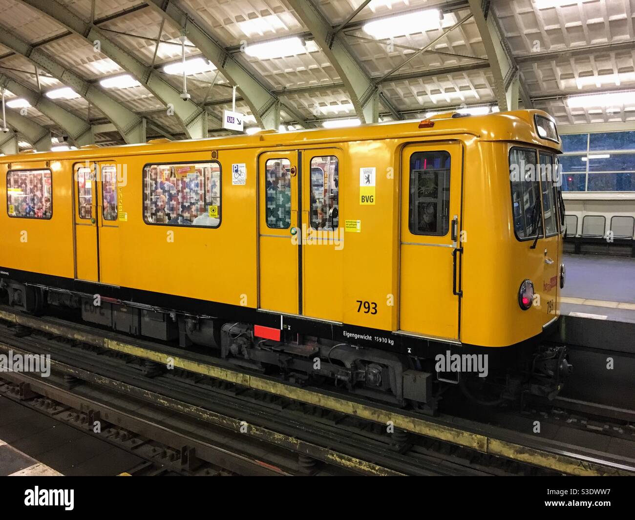 U-Bahn, Berlin, Deutschland - Smartphone-aufgenommenes Stockfoto