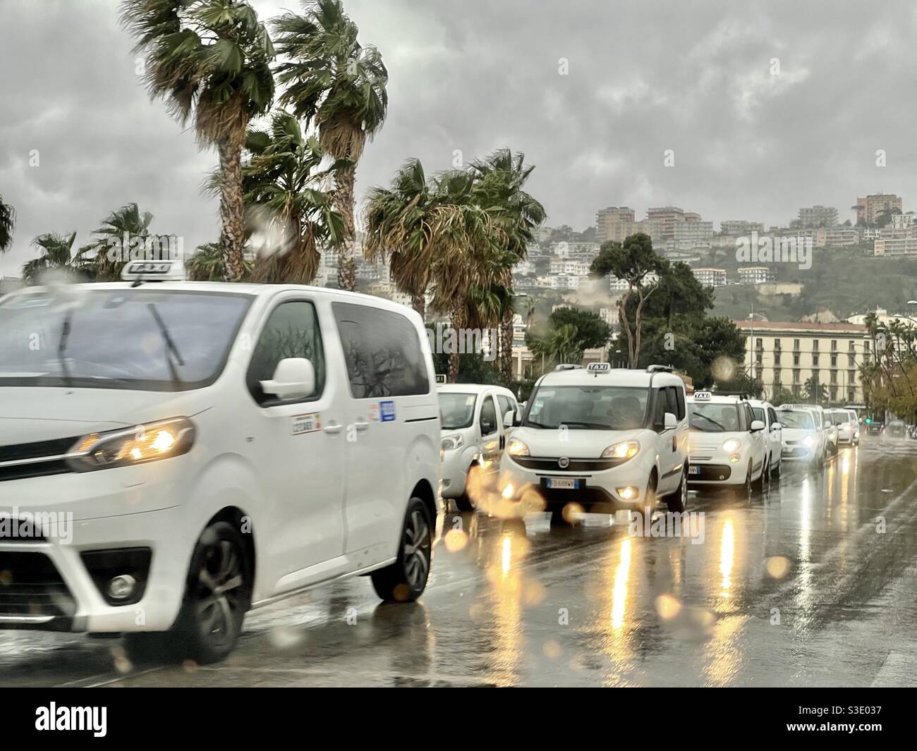 Napoli City Taxifahrer bildeten eine Karawane, um zu protestieren Stockfoto