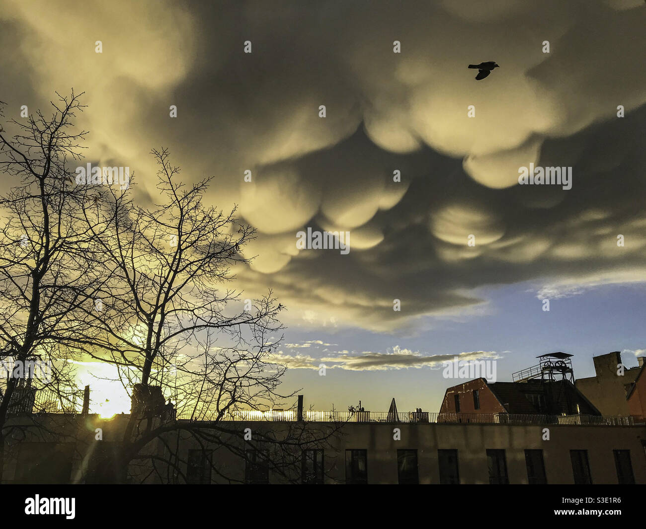 Mammatus Wolken über Mitte, Berlin, Deutschland Stockfoto