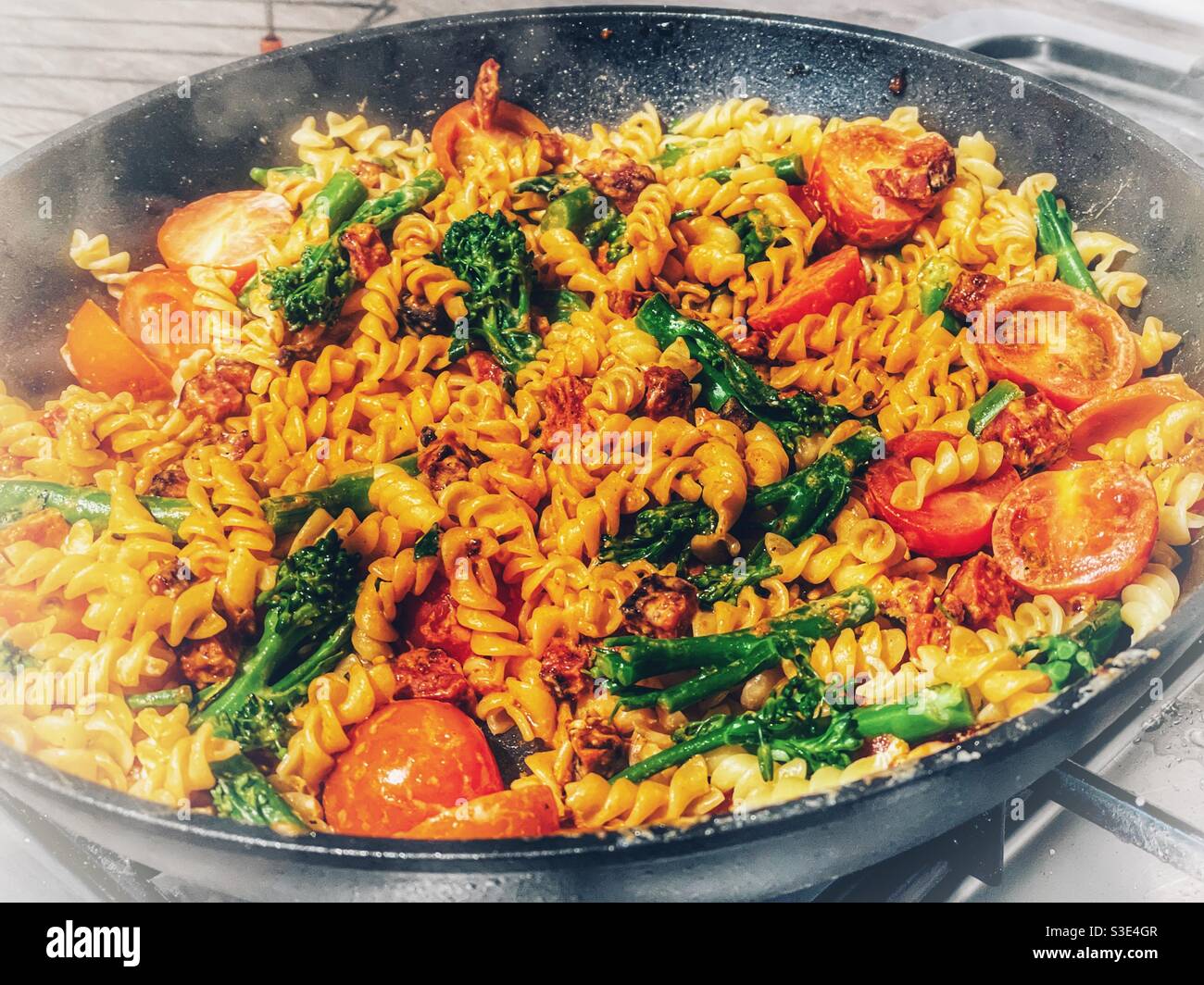 Vegetarische Pasta backen Stockfoto