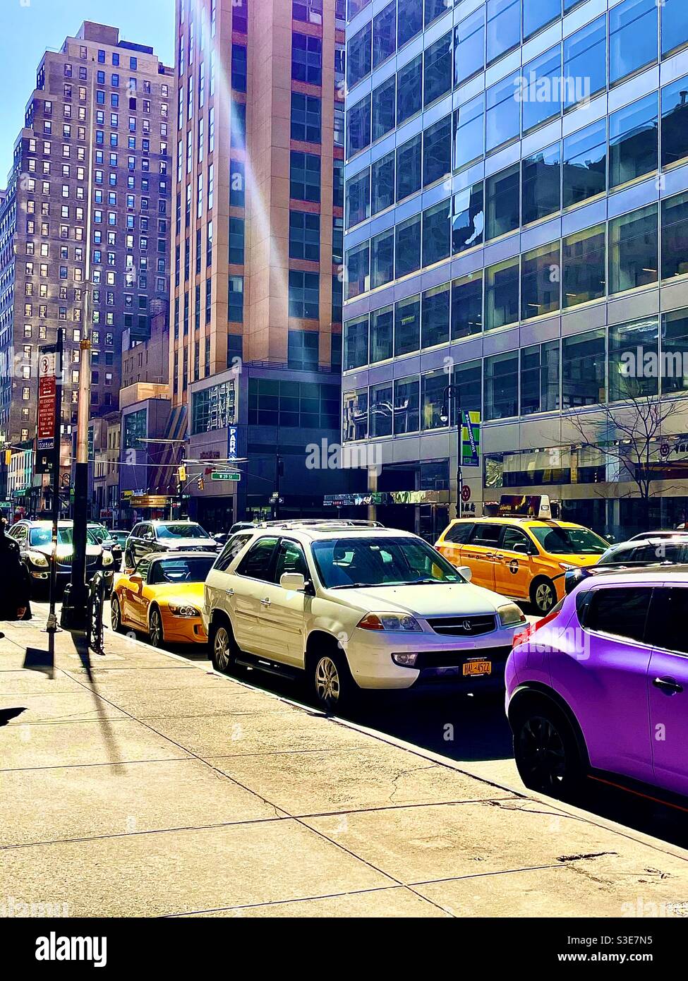 Bunte Autos in Manhattan Stockfoto