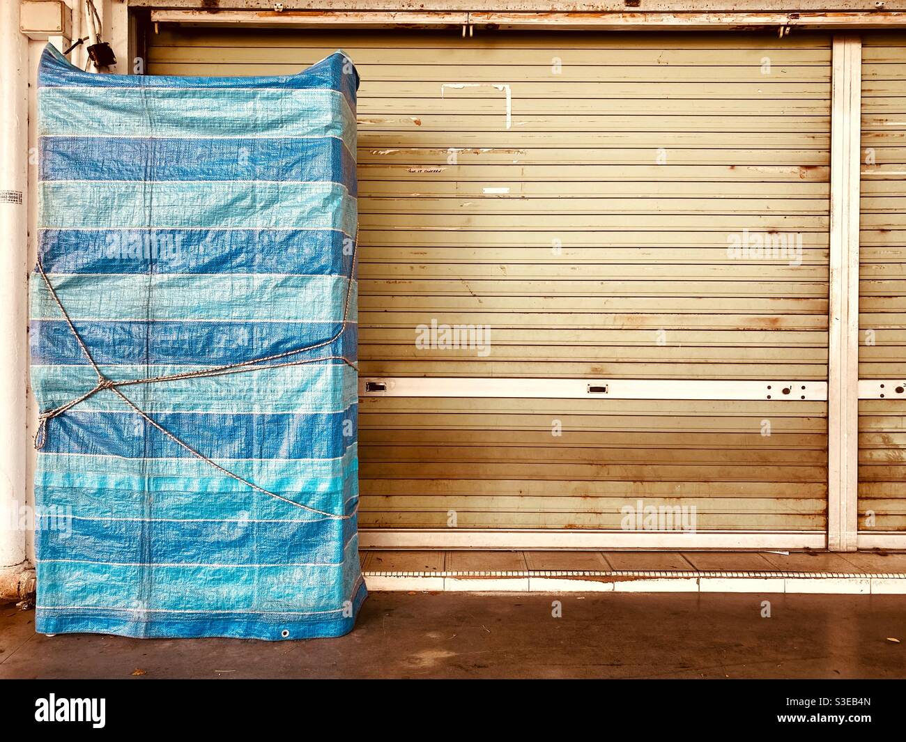 Shutter down, Shop geschlossen, hilft dem Leben nicht Stockfoto