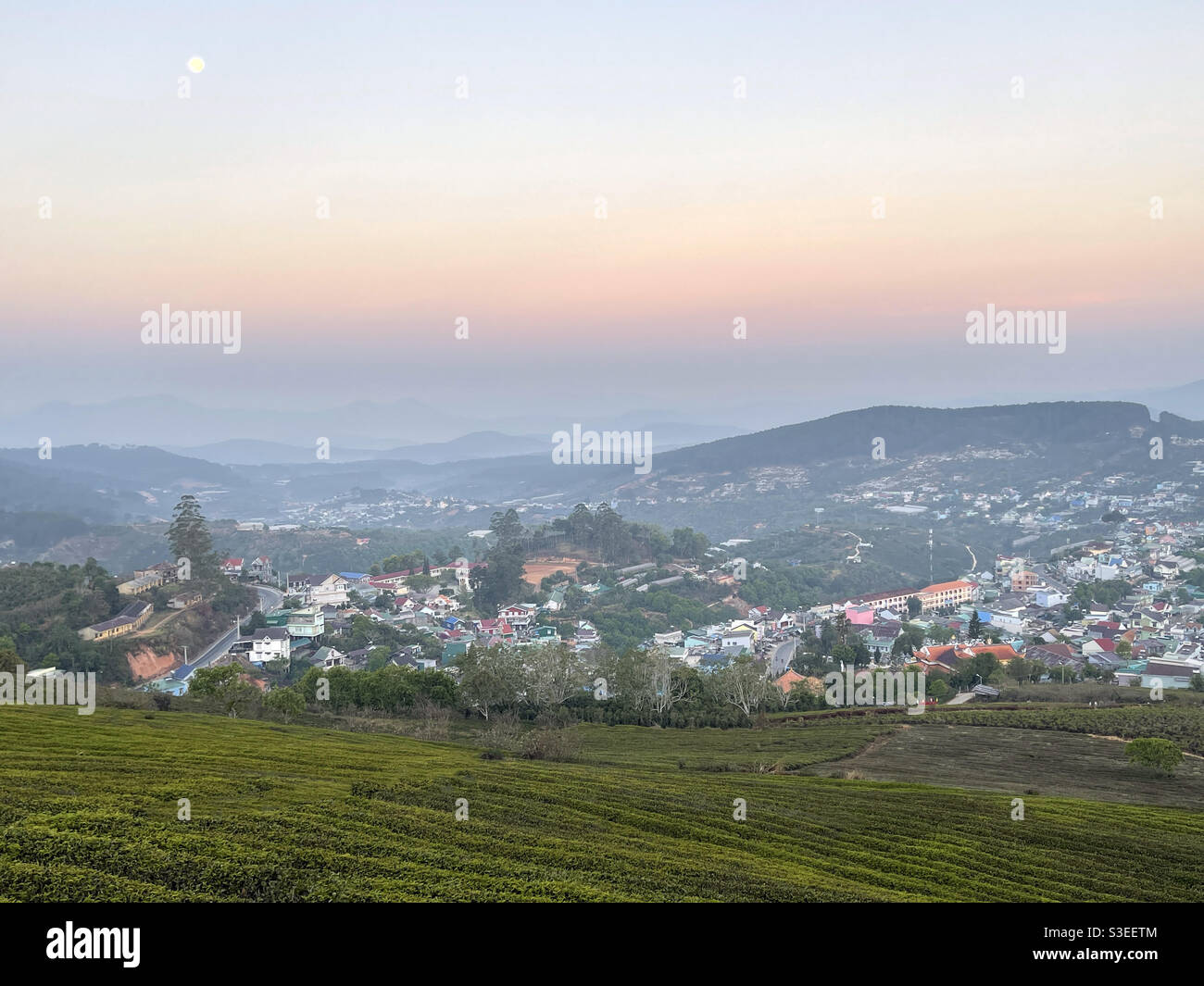 Die Morgenröte steigt - Smartphone-aufgenommenes Stockfoto