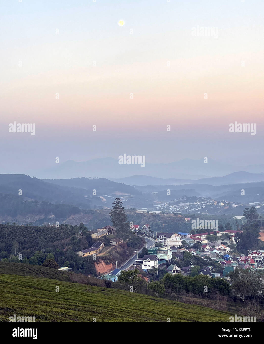 Die Morgenröte steigt - Smartphone-aufgenommenes Stockfoto