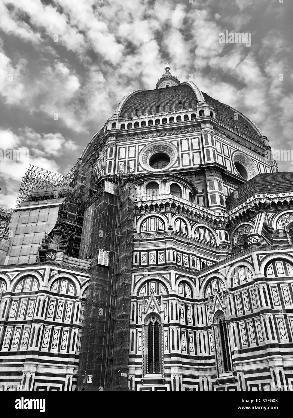 Kathedrale von Florenz im Bau/Reparatur in schwarz-weiß - Toskana Italien Stockfoto
