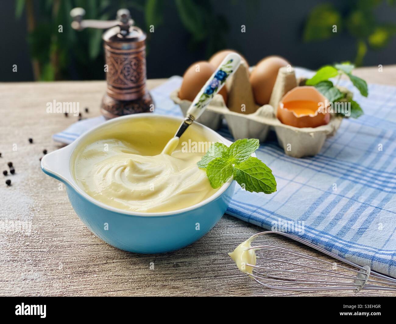 Zwei Minuten hausgemachte Mayonaise-Sauce Stockfoto