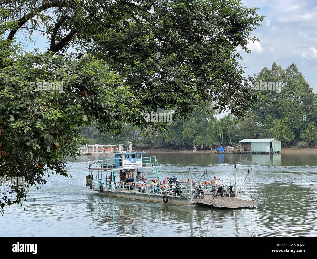 Tagesfähre - Smartphone-aufgenommenes Stockfoto
