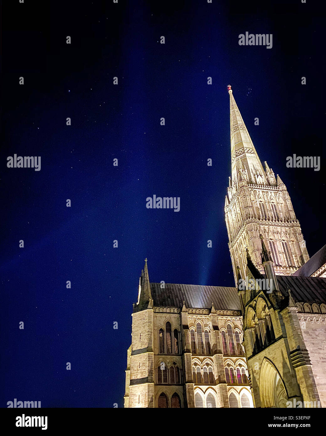 Sternenhimmel über der Kathedrale von Salisbury Stockfoto