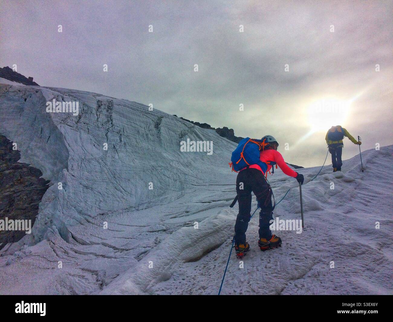 Klettern Grand Paradiso, Italien, Europa, Alpen - Bergsteiger/Kletterer aufgezogen Stockfoto