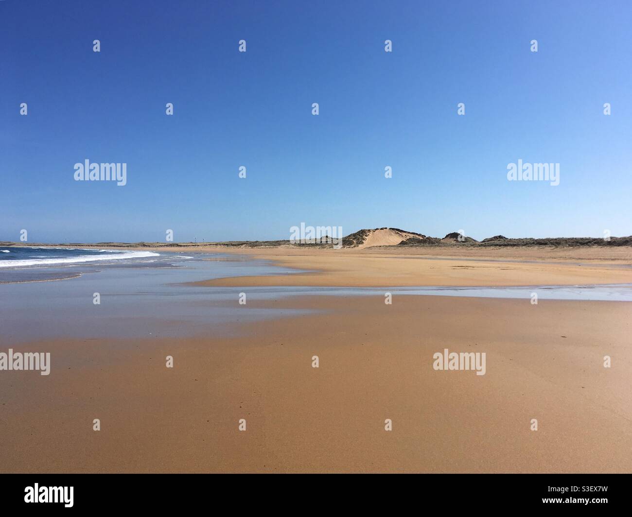 Sanddüne und goldener Sand am Fraserburgh Beach, Aberdeenshire, Schottland Stockfoto