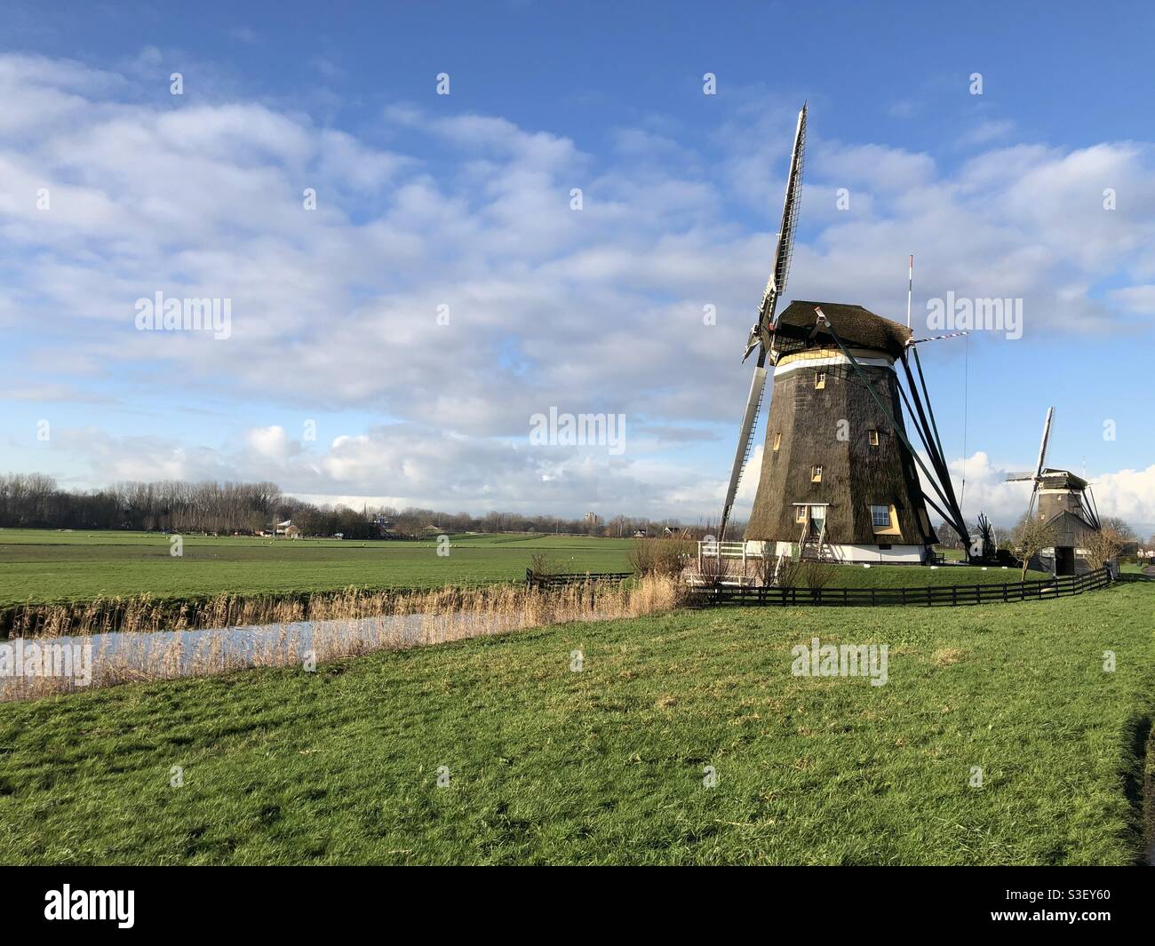 Windmühlen, Stompwijk, Den Haag, Niederlande - Smartphone-aufgenommenes Stockfoto
