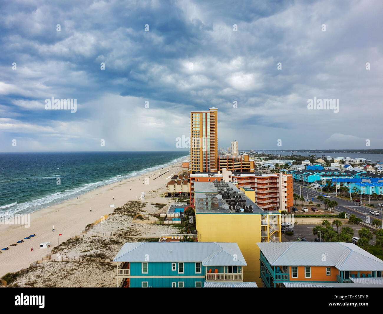 Gulf Shores, Alabama in den Frühlingsferien 2021 - Smartphone-aufgenommenes Stockfoto