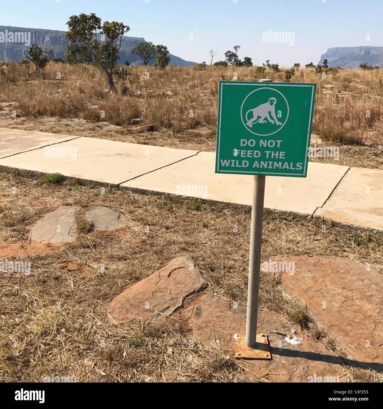 Warnschild am Blyde River Canyon in Südafrika Stockfoto