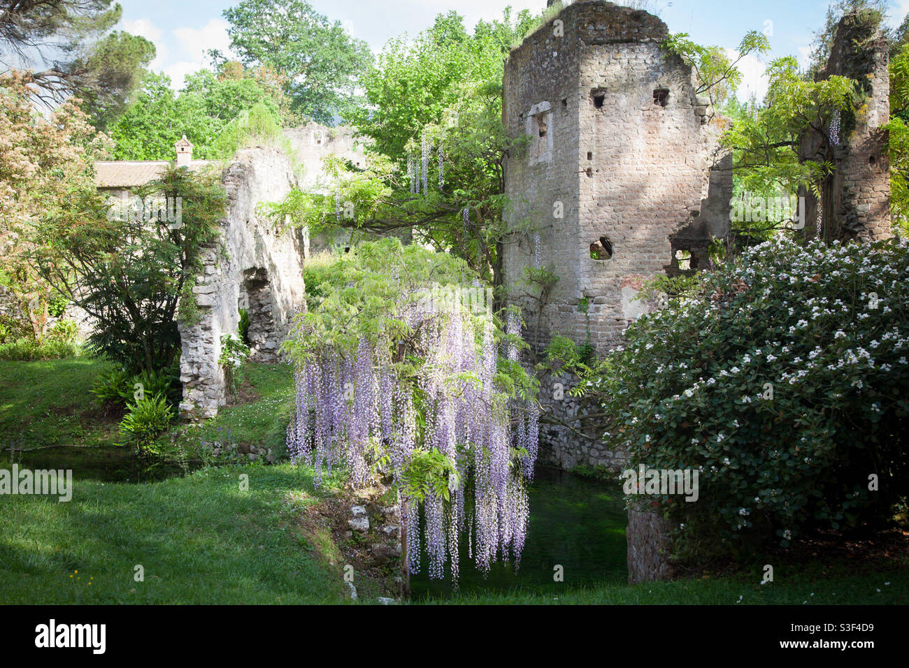 Geheimer Garten fast aus einem Märchen Stockfoto