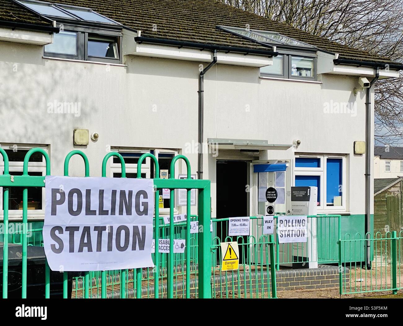 Wahllokal in Hayes West London für Bürgermeisterwahlen 2021 Stockfoto