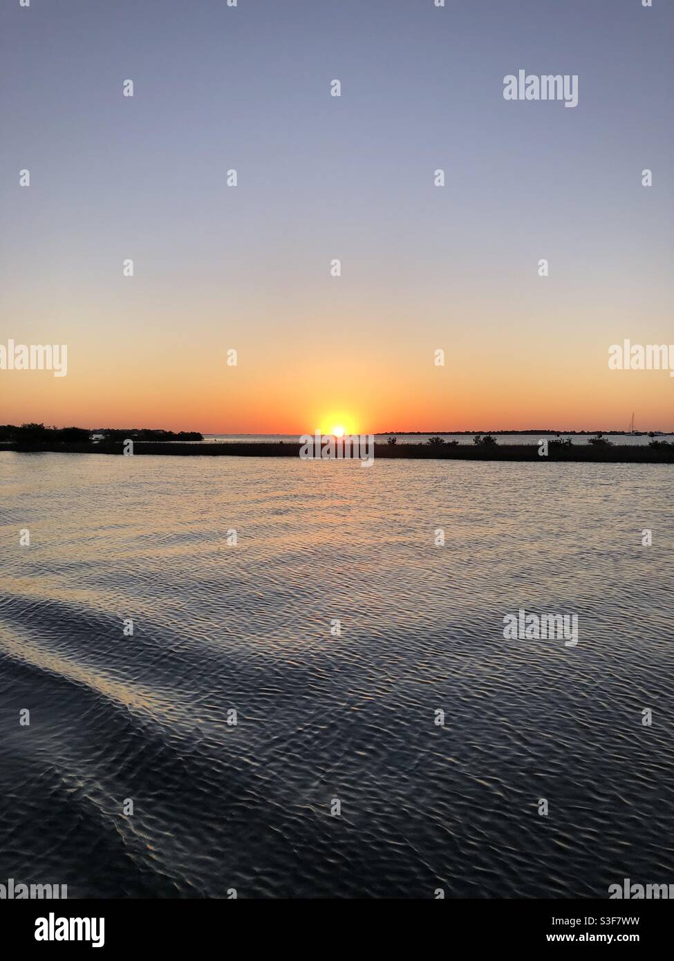 Sonnenaufgang über Bird Island - Smartphone-aufgenommenes Stockfoto