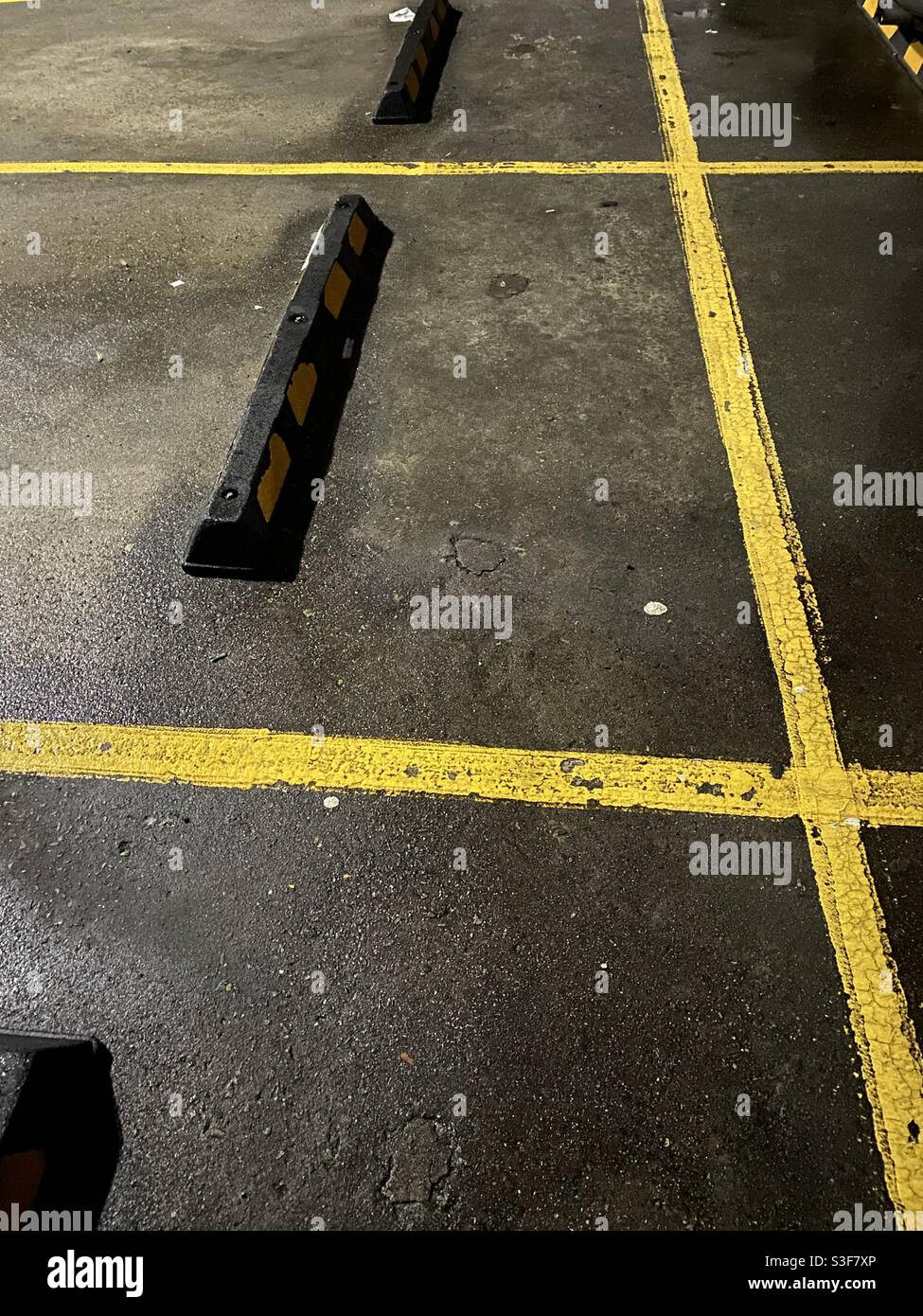 Warten auf meine Fahrt - Smartphone-aufgenommenes Stockfoto