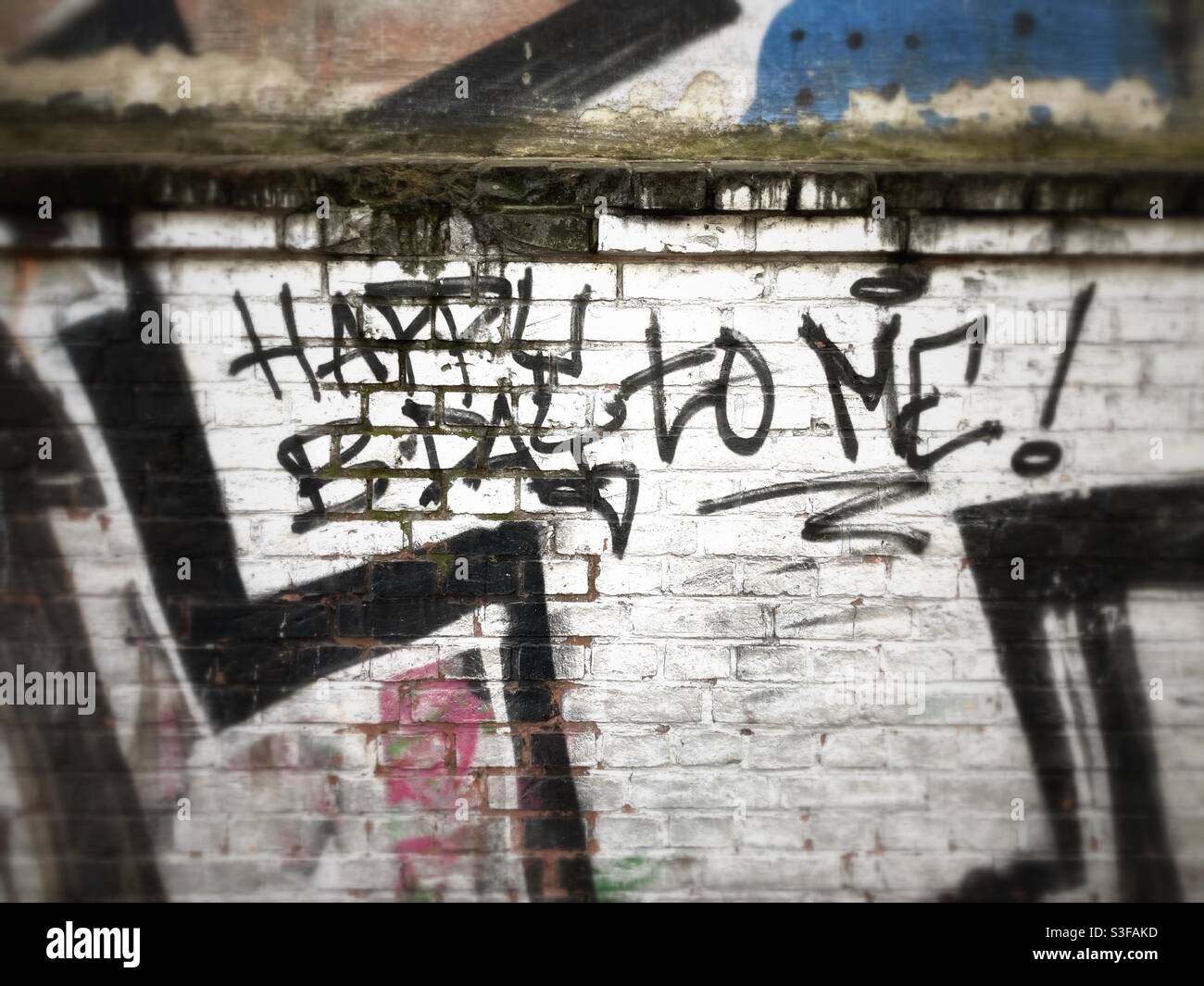 Happy B-Day To Me Graffiti on a Wall in Berlin, Deutschland Stockfoto