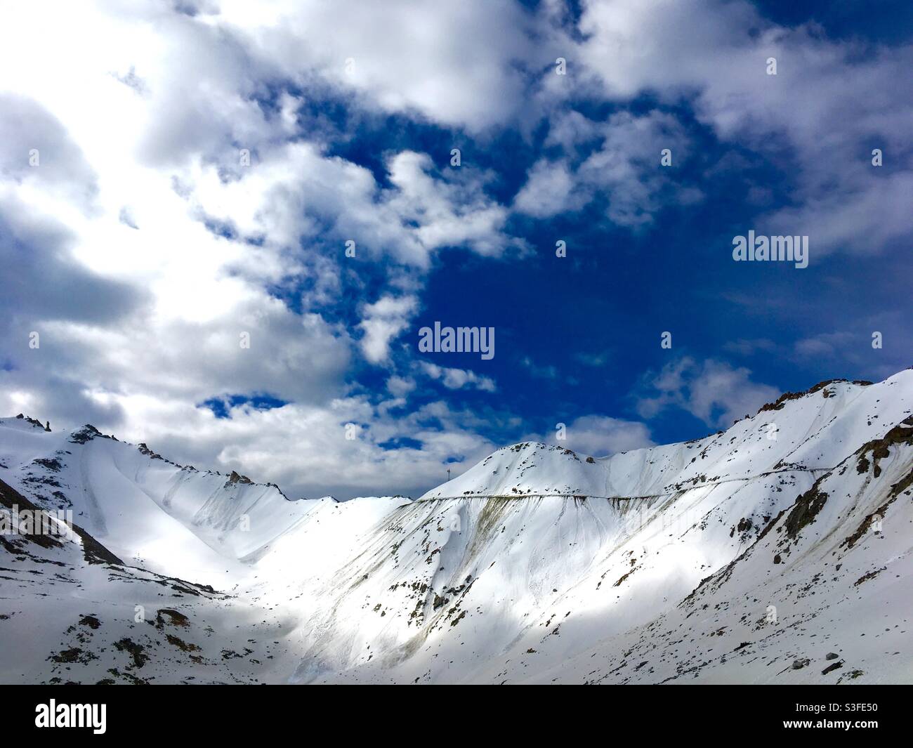 Rohtang Pass im Schnee Stockfoto