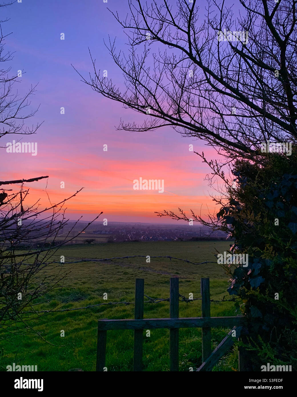 Sonnenuntergang über Hügel Stockfoto