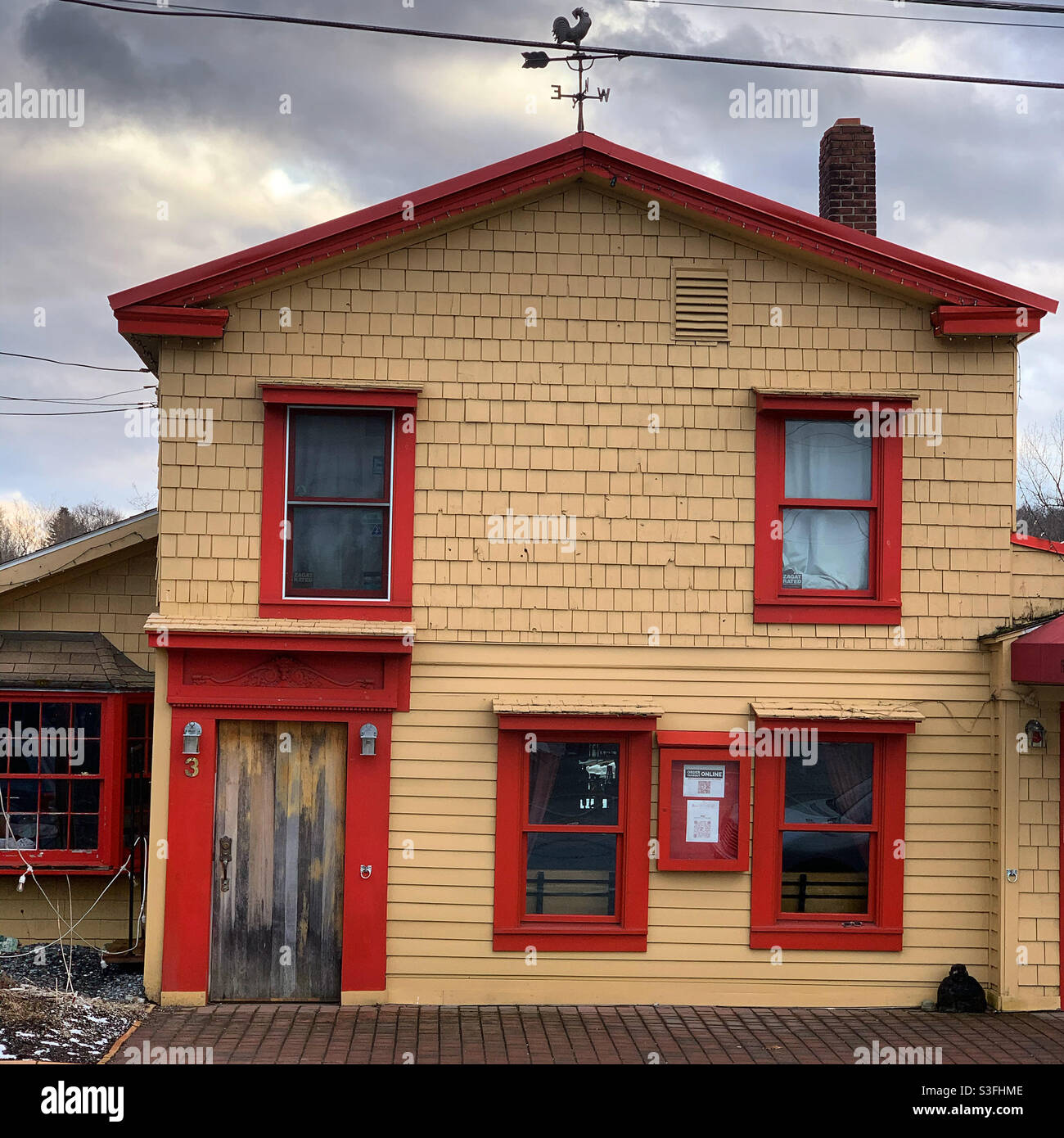 Rouge Restaurant and Bistro, West Stockbridge, berkshire County, Massachusetts, USA - Smartphone-aufgenommenes Stockfoto