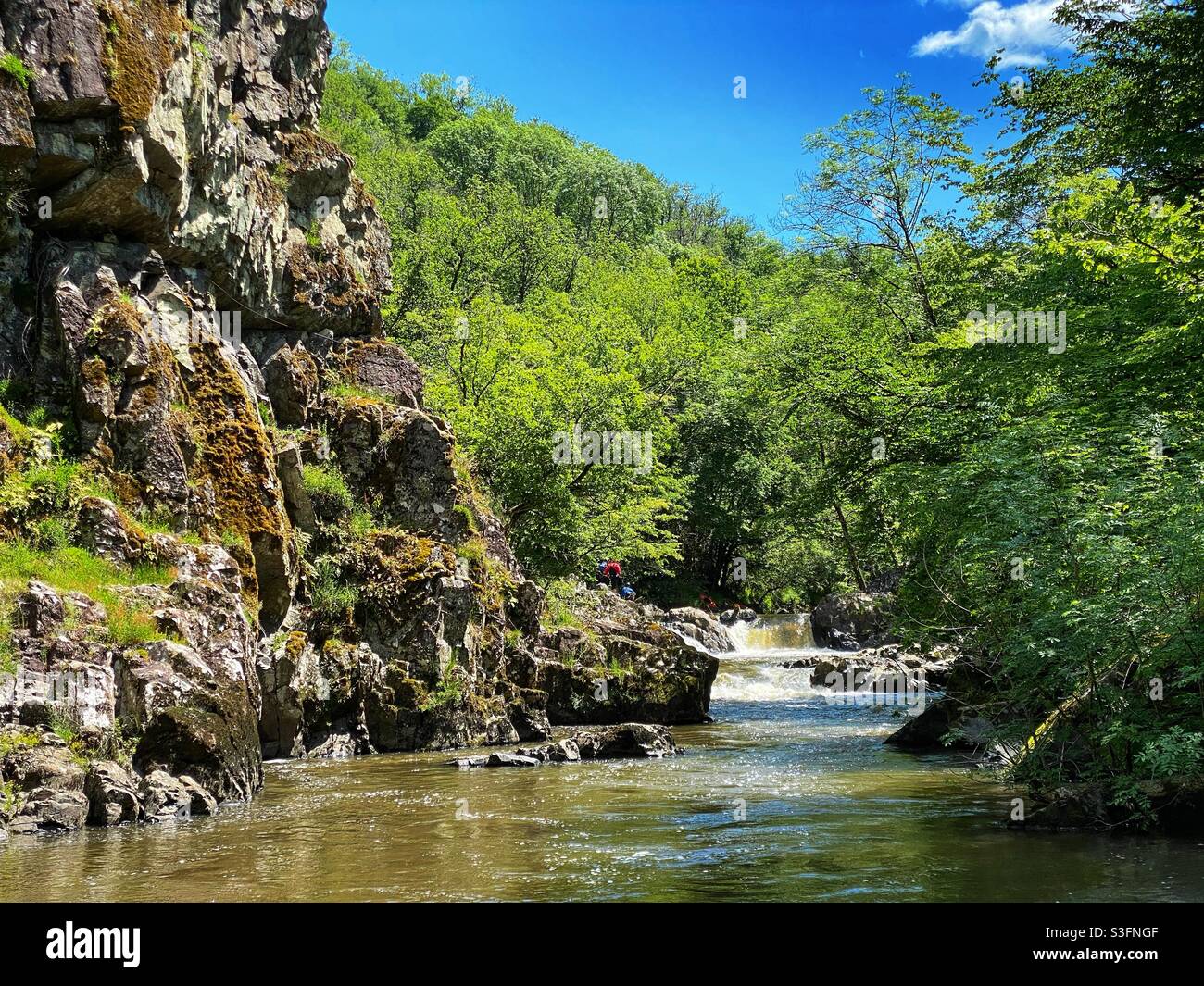 Auvezere River Saint-Mesmin Frankreich - Smartphone-aufgenommenes Stockfoto