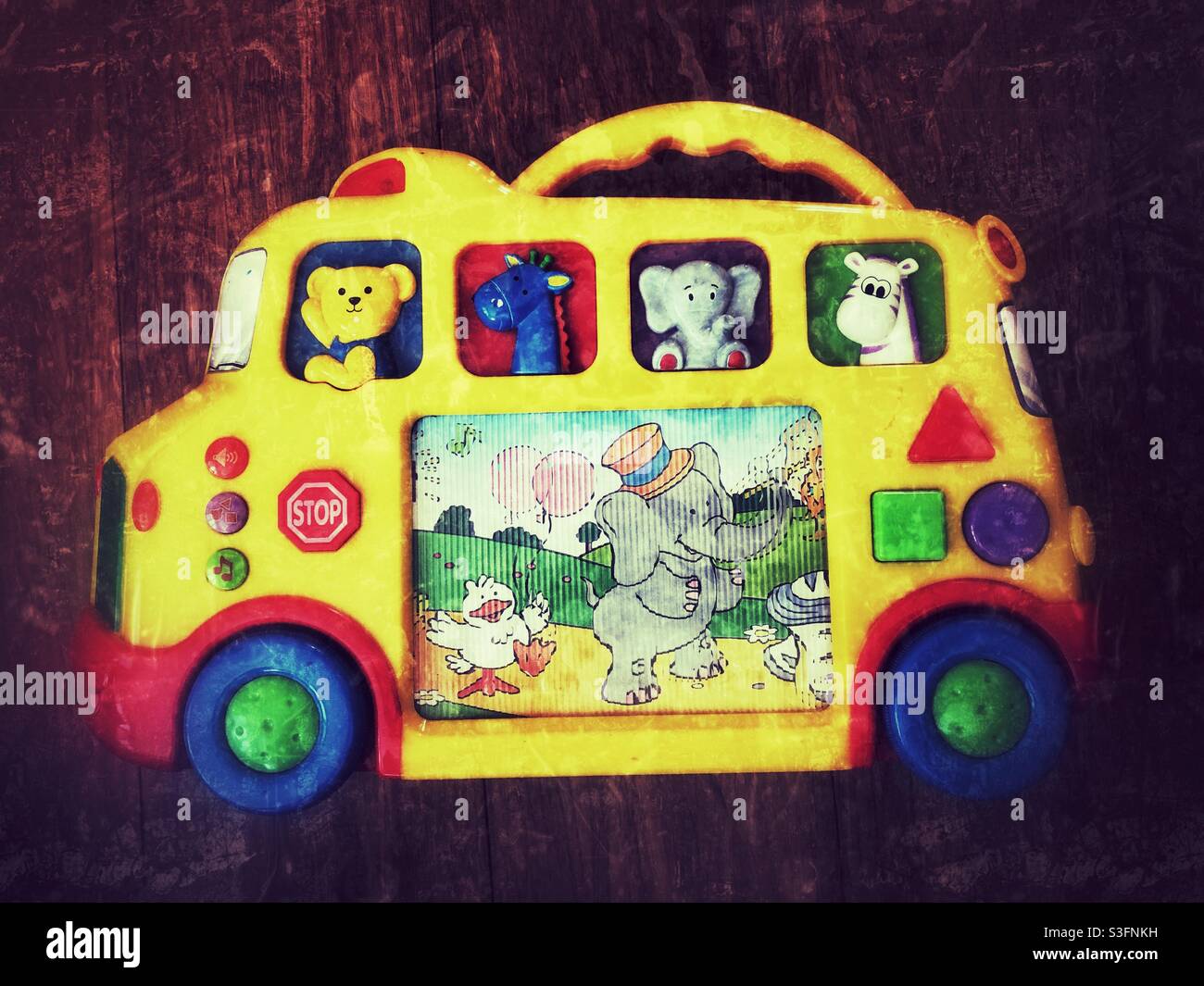 Batteriebetriebener Spielzeugbus für Kinder Stockfoto