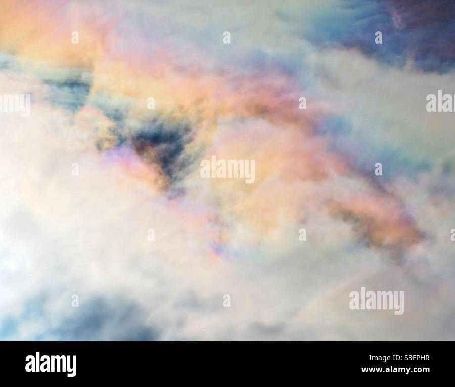 Baumwollbonbons, Regenbogenfarbene Wolken. Stockfoto