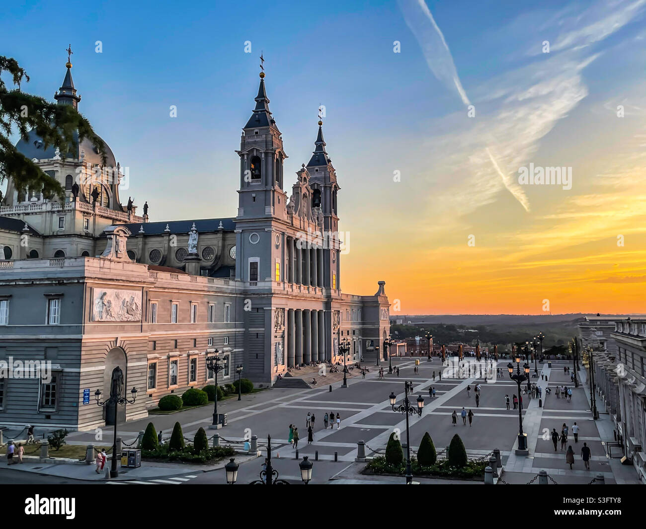 Catedral de la Almudena un Madrid Stockfoto