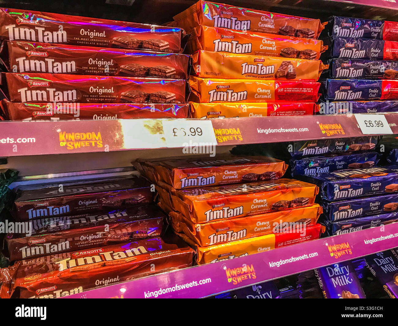 Tim Tam Chocolate Biscuits Stockfotos und -bilder Kaufen - Alamy