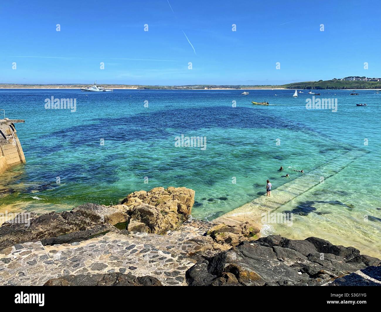 G7 Sunmit Cornwall: Wunderschönes St Ives / Carbis Bay am Samstag, 12. Juni 2021 bei vollem Sonnenschein. Stockfoto