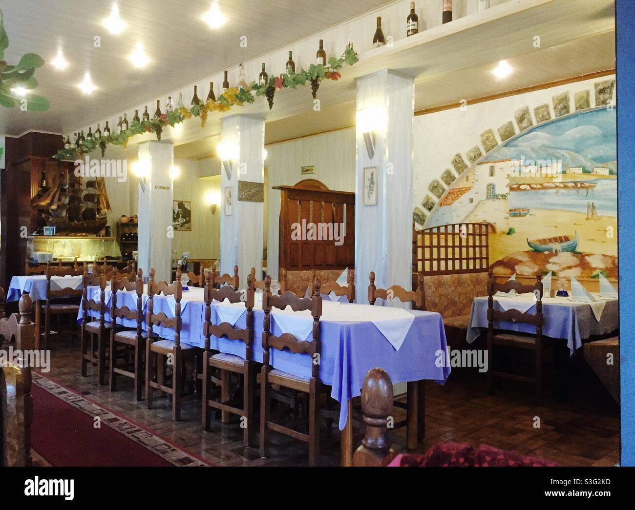 Dekorierte Restauranttische - Smartphone-aufgenommenes Stockfoto